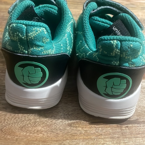 ADIDAS MARVEL RAPIDRUN HULK AVENGERS SHOES SNEAKER Sz 5 kids toddlers 5K - Picture 3 of 7